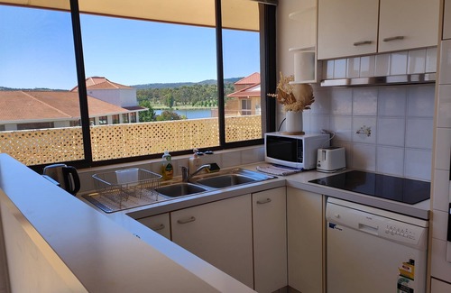 Greenway Apartment | Large Balcony, Lake Views, Full Kitchen, Washer and Dryer