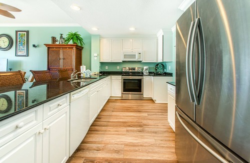 Thomas Drive Condo | ☀️ Large Balcony - Private Beach - HotTub-3BR Sterling Beach #602☀️
