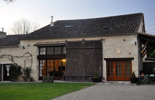 Montcaret House | Large barn with pool & peaceful countryside, large gardens ideal for families.