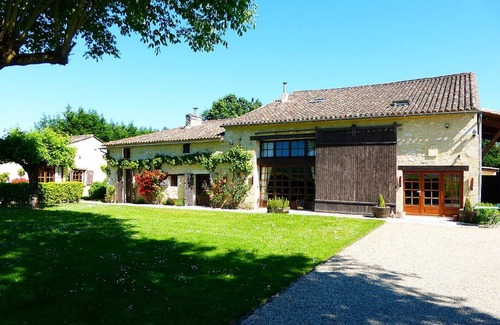 Montcaret House | Large barn with pool & peaceful countryside, large gardens ideal for families.