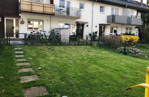 Wieblingen Apartment | Large basement apartment with kitchenette and bathroom, centrally located