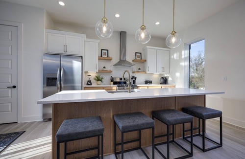 Maxwell House | Large Beautiful Townhome - Private Super Rooftop