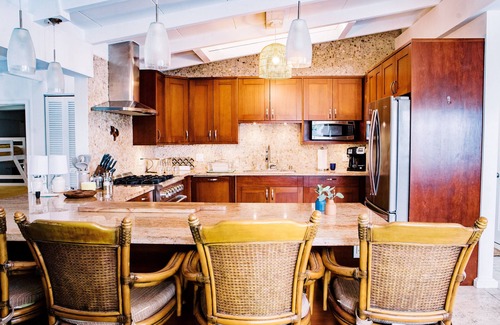 Enchanted Lake House | Large, beautiful, updated home w/pool, AC,mins from beach in Kailua! Flex stays!