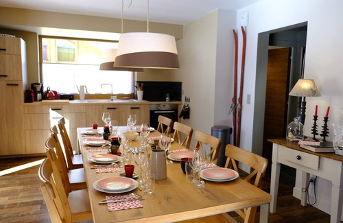 Pralognan-la-Vanoise Apartment | Large bright apartment with south facing balcony facing the mountains