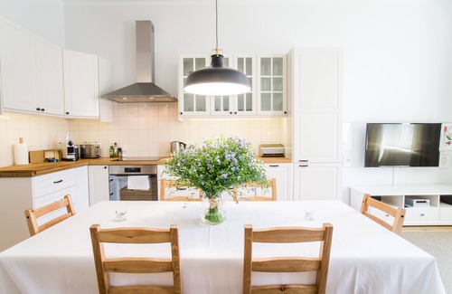 Stare Miasto Apartment | Large, bright, cozy old building apartment right on the market
