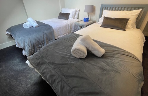 Bexhill-on-Sea Apartment | Large, Bright, Modern Seaside Haven, Sleeps up to 6