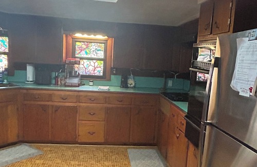 Medicine Park House | Large cabin retreat in downtown Medicine Park Walking distance Pet-friendly!