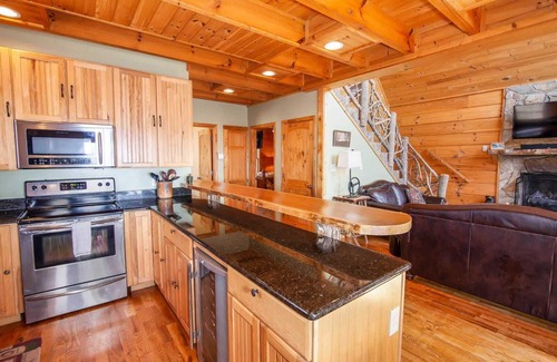 Zionville Cabin | Large Cabin Sitting at 4,000 Feet Elevation