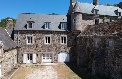 Siouville-Hague House | large capacity gîte, close to hiking trails and surf school