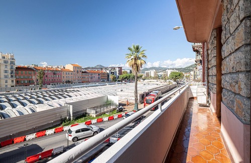 Riquier Apartment | Large Central 2 Bdr & Garage