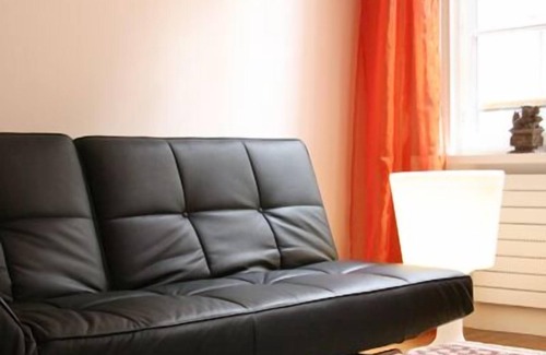 Quartier Saint-Ambroise Apartment | Large Charm & Calm studio near Marais