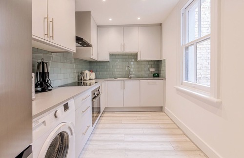 Avonmore and Brook Green House | Large & charming 5BR House near Kensington Olympia