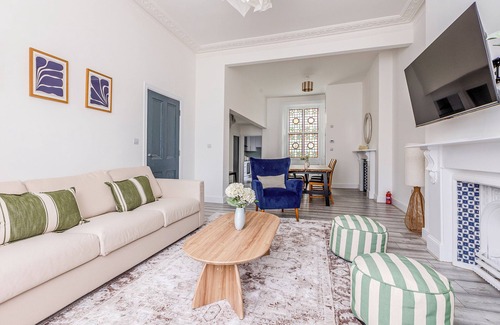 Avonmore and Brook Green House | Large & charming 5BR House near Kensington Olympia