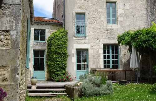 Saint-Just-Luzac House | Large & charming village house (XVI°) with garden