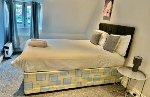 Saint Paul's House | Large City Centre Room