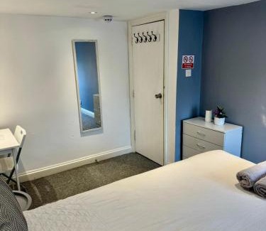 Saint Paul's House | Large City Centre Room