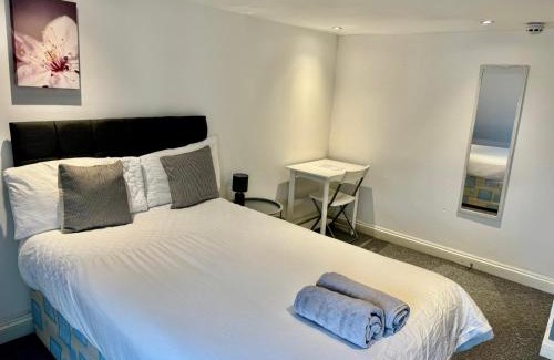 Saint Paul's House | Large City Centre Room