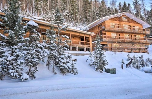 Taos Ski Valley Condo | Large, Comfortable Condo Makes Perfect Basecamp