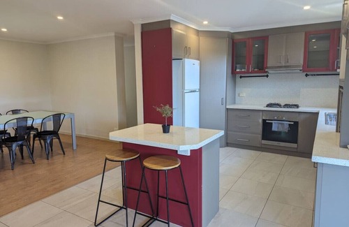 Chifley House | Large Comfortable Home @Woden