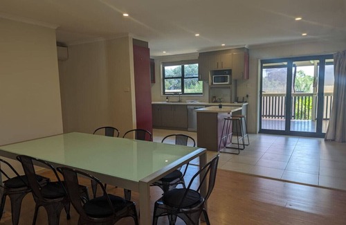 Chifley House | Large Comfortable Home @Woden