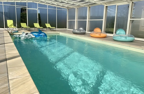 Maslives House | Large comfortable house, heated swimming pool 5 minutes from Chambord castle