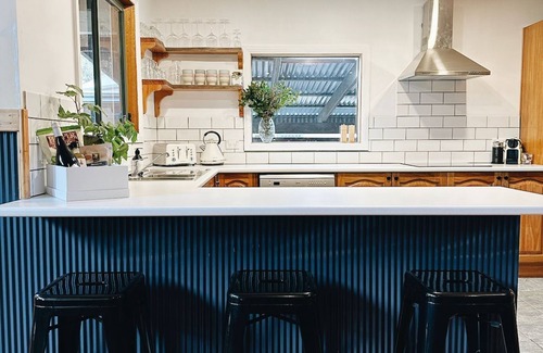 Jindabyne Ski Chalet | Large comfortable Ski and Bike Chalet with gorgeous Alpine character