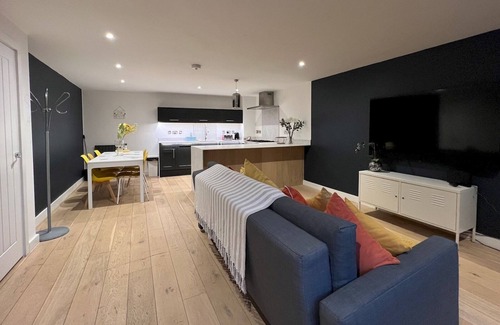 The Lanes Apartment | Large Contemporary Lanes Apartment | Pass The Keys