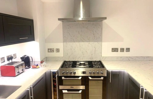 The Lanes Apartment | Large Contemporary Lanes Apartment | Pass The Keys