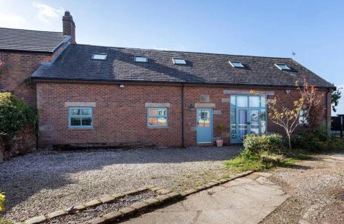Knott End-on-Sea House | Large converted barn in peaceful, rural location