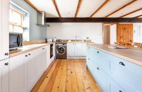 Knott End-on-Sea House | Large converted barn in peaceful, rural location