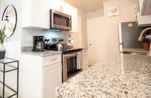 Poinciana Park Apartment | Large Corner Unit - Fast Wi-Fi - Close to beach!