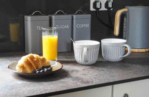 Hunmanby House | Large Cottage, Beach, Pubs Shops, Netflix, BBQ, Dog Friendly