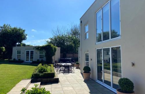 Horton House | Large Country House - Hot Tub - Pool Table - BBQ - 5 Bedrooms - Log Burner