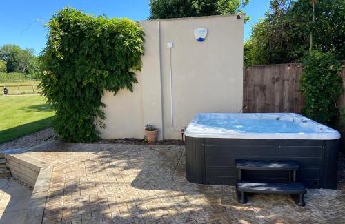 Horton House | Large Country House - Hot Tub - Pool Table - BBQ - 5 Bedrooms - Log Burner