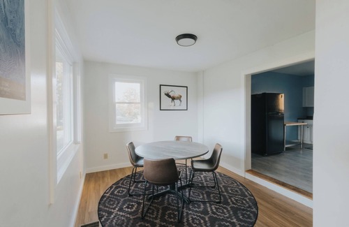 Morrisville Ski Chalet | Large Cozy -2 floor, 2-bedroom condo with WiFi, Game Room, 5 Minutes to Stowe