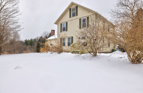 Morrisville Ski Chalet | Large Cozy -2 floor, 2-bedroom condo with WiFi, Game Room, 5 Minutes to Stowe