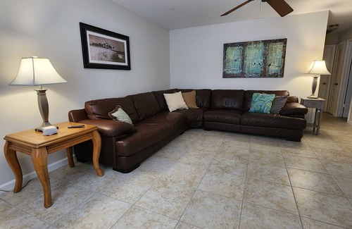 Hobe Sound Villa | Large, cozy and convenient king bed 1/1 + office/den villa - 1 mile from beach!
