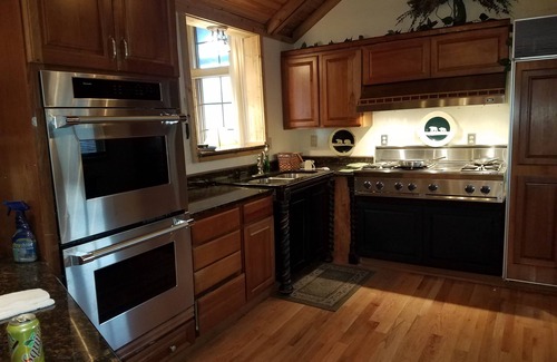 Centennial Cabin | Large cozy modern cabin