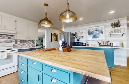 Freeland House | Large, dog-friendly home w/WiFi, fenced yard, fireplaces & gorgeous water view
