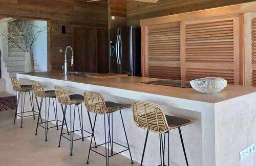 Belnem House | Large Eco Beach House Sleeps up to 8 directly ON the OCEAN