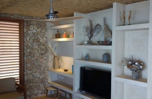 Belnem House | Large Eco Beach House Sleeps up to 8 directly ON the OCEAN