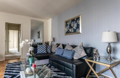 Mid-Wilshire Apartment | Large Elegant Condo with Views near the Grove