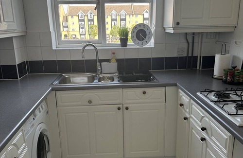 Hemel Hempstead Apartment | Large Ensuite Marina View Apartment
