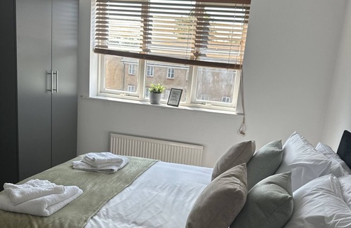 Hemel Hempstead Apartment | Large Ensuite Marina View Apartment