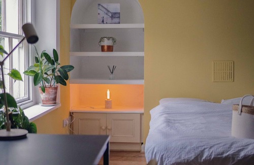 Grand Canal Dock House | Large ensuite room, in historic house by the canal