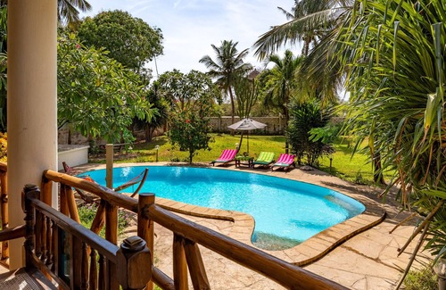 Galu Villa | Large Ensuite Room in Luxury Villa with Pool