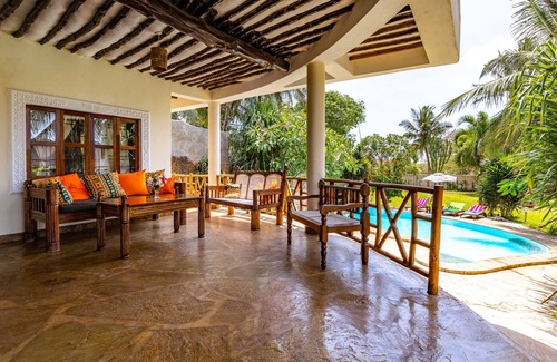 Galu Villa | Large Ensuite Room in Luxury Villa with Pool