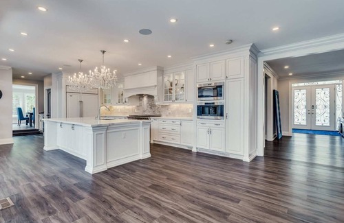 King House | Large Estate with Luxury Collection of Amenities