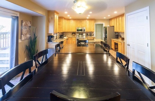 Draper House | Large executive home, upscale area w/HotTub, sleeps 20+ Close to all ski areas