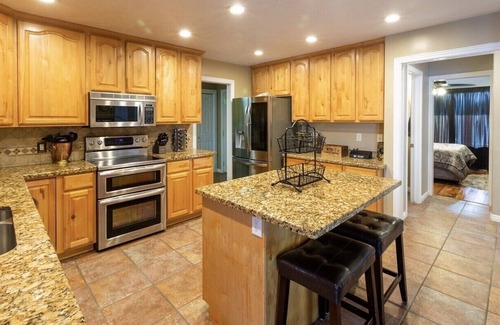 Draper House | Large executive home, upscale area w/HotTub, sleeps 20+ Close to all ski areas